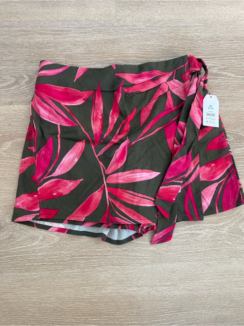 Time and Tru Black Wrap Skort with Hot Pink Leaf Print